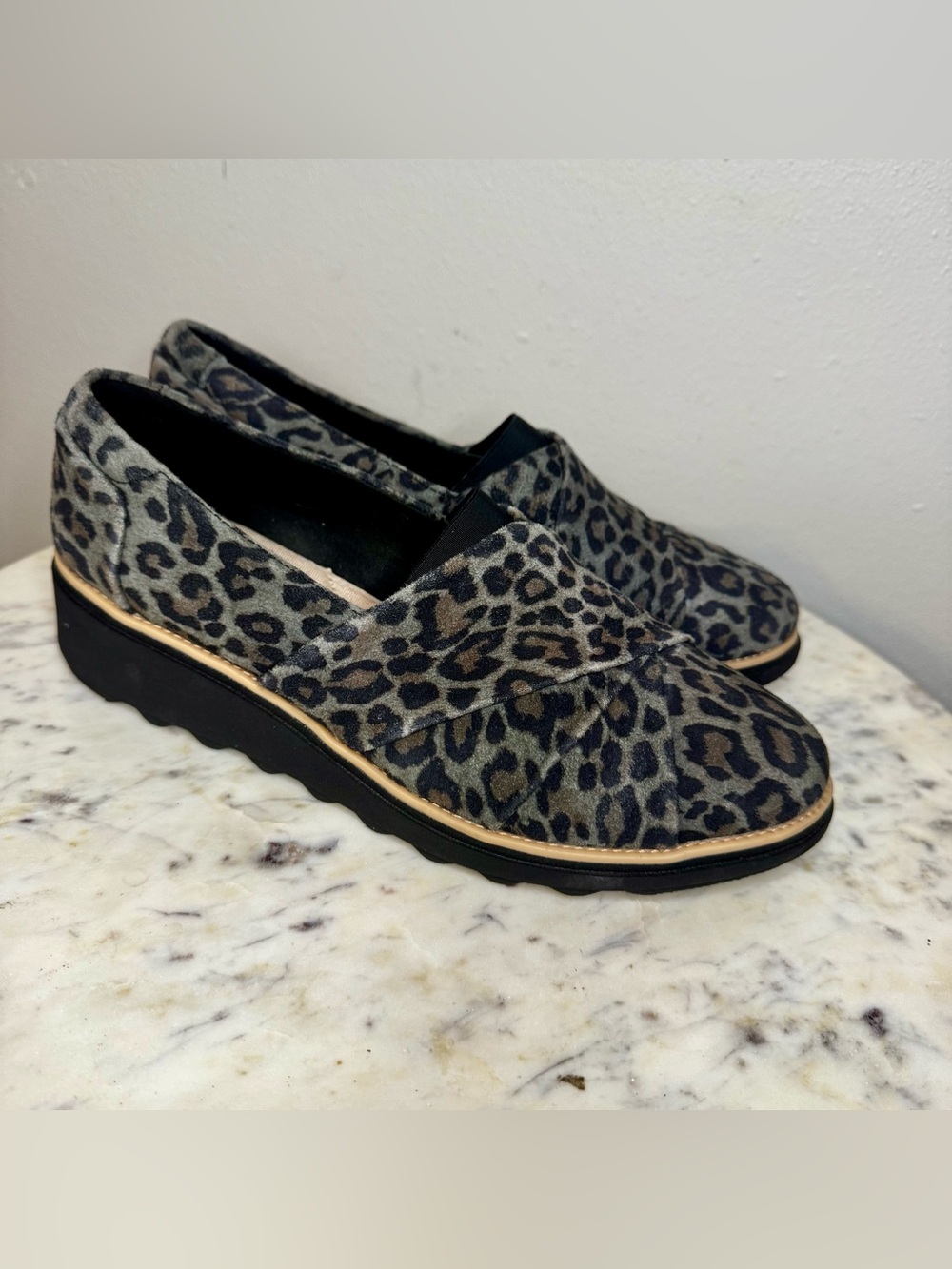 Clarks Collection Leopard Shoes Size 9 M Fabric Upper comfort